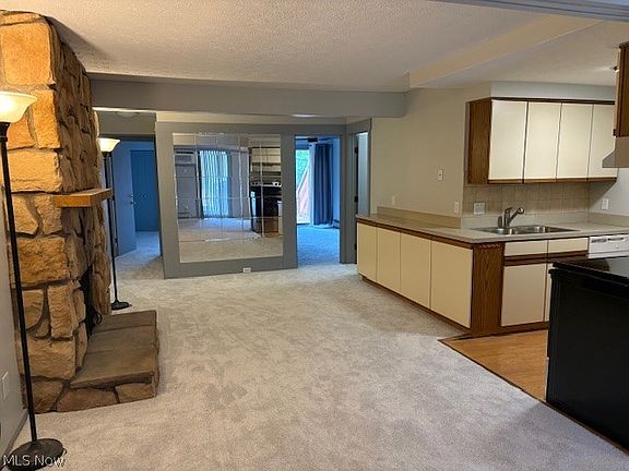 3rd image of 1611 Treetop Trl APT B