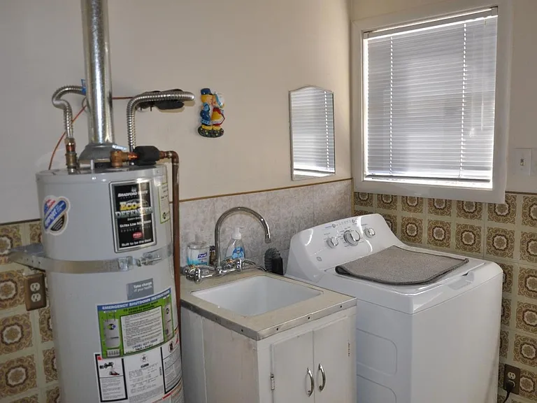 553 Waite Ave — Photo 4