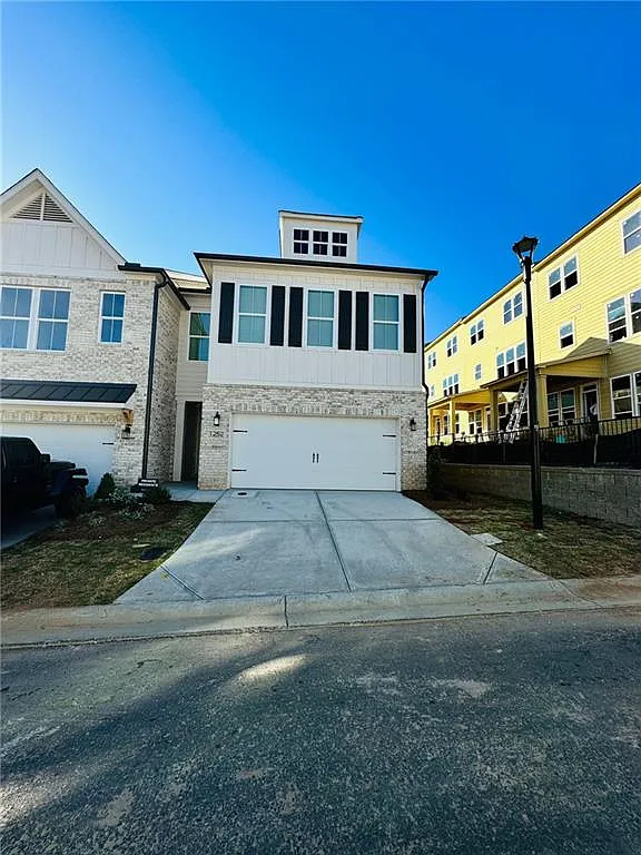 4 bed, 3.5 bath, 3050 sqft, $2,850 — Photo 2