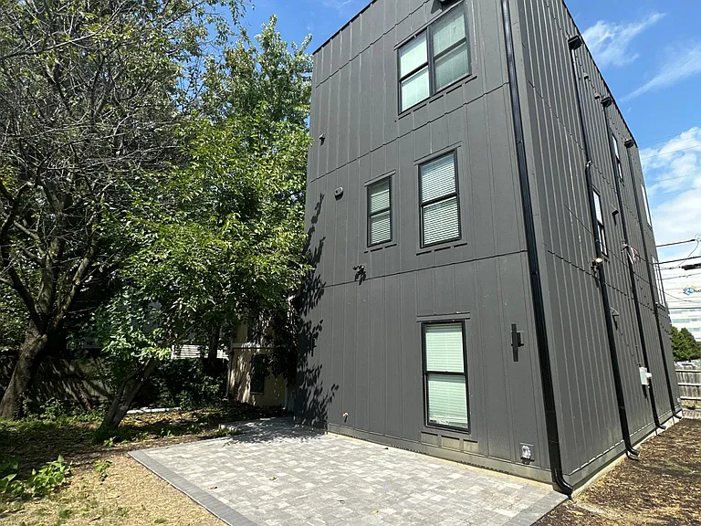 557 South Ln — Photo 44