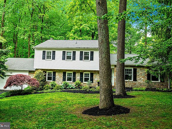 3rd image of 1514 Balmoral Dr