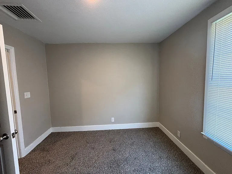 808 Jane Dr — Photo 6