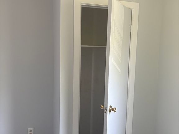 4th image of 80 Brewster St Floor 2