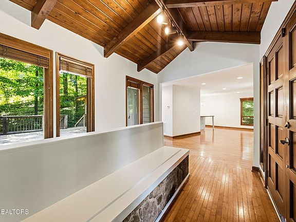 3rd image of 302 Saint Andrews Dr