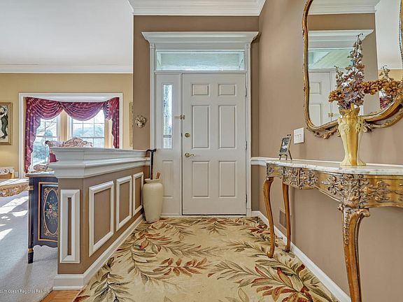 5th image of 61 Oakmont Ln