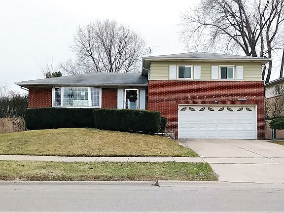 3rd image of 916 Park Dr