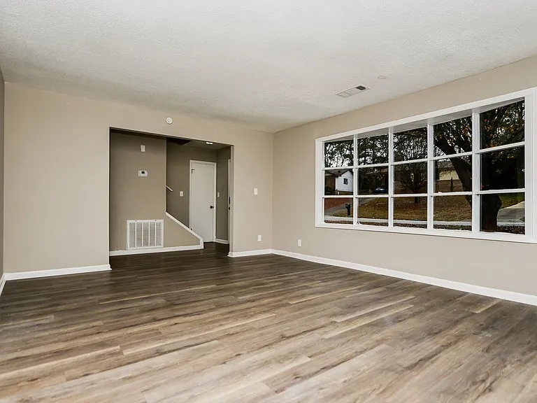 1472069_017_living_room_13458707.jpg