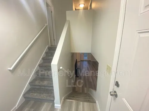 1817 E Vine St Photo 1