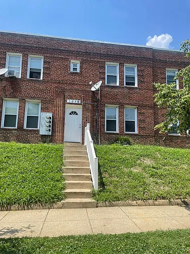 1918 I St NE #1 Photo 1