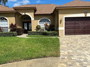949 Oakview Rd, Tarpon Springs, FL 34689