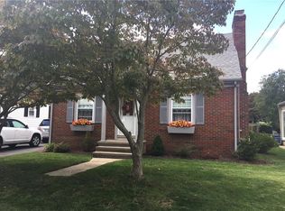 33 Ash Ave, Cranston, RI 02910