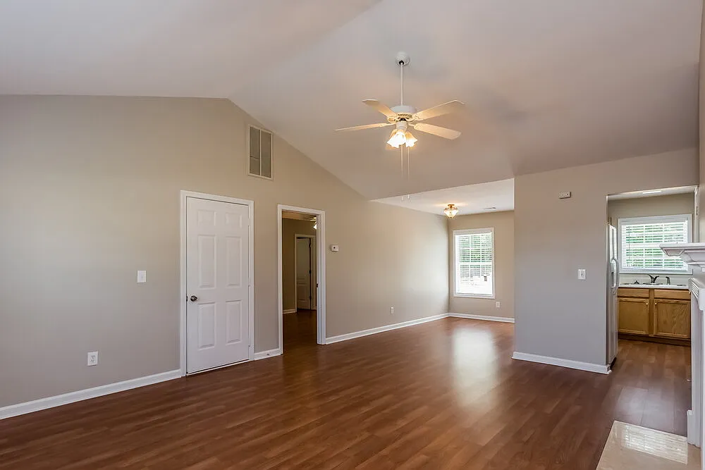 3 bed, 2.0 bath, 1252 sqft, $1,750 — Photo 3