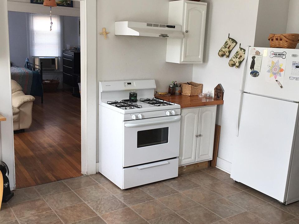 1st image of 939 Campbell Ave