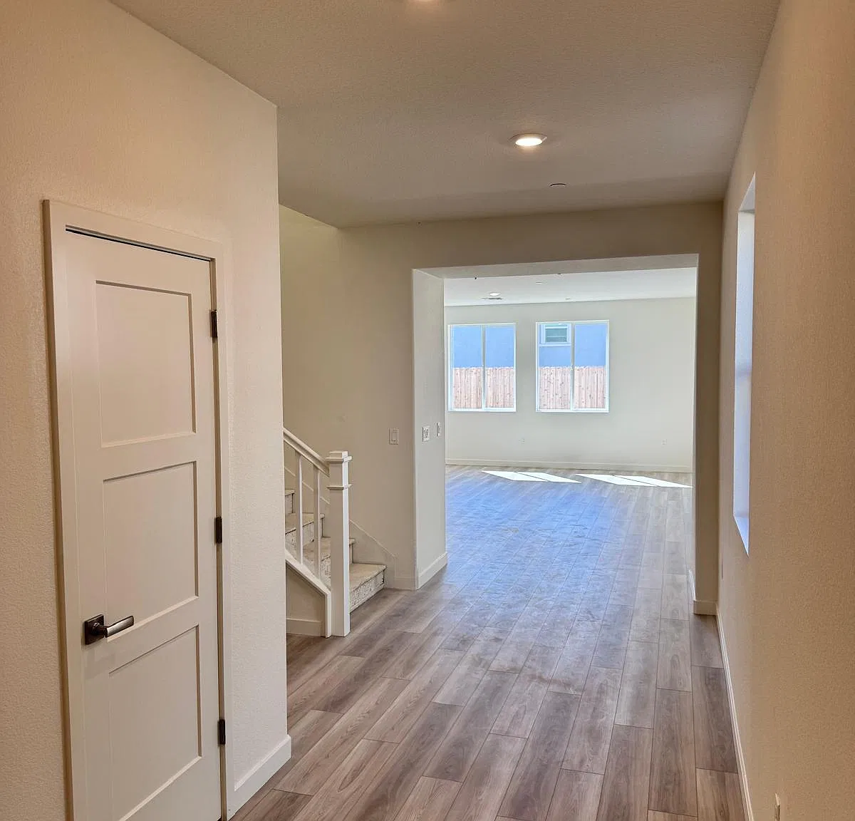 5 bed, 2777 sqft, $3,950 — Photo 4