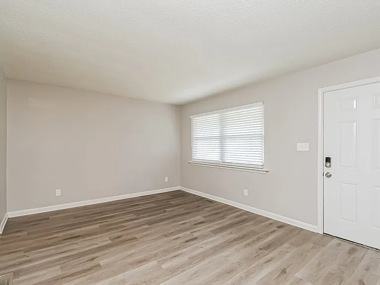 601 Kentbrook Dr — Photo 4