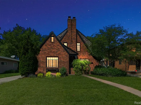 132 Illinois Ave, Pontiac, MI 48341