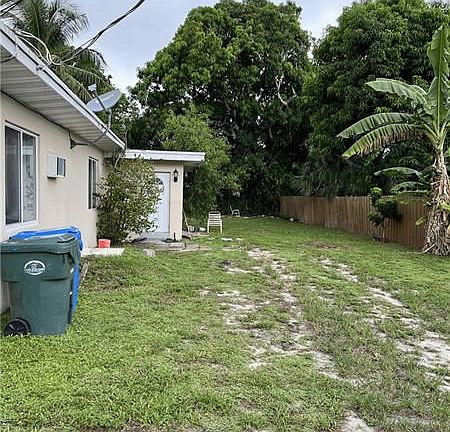 2nd image of 935 NE 33rd St