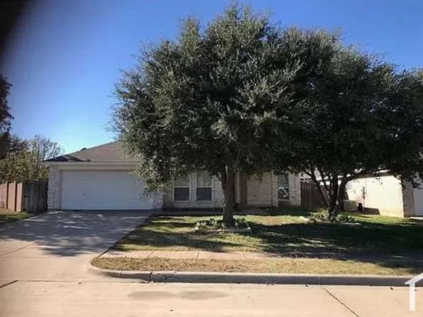 209 Rock Hill Dr, Crowley, TX 76036