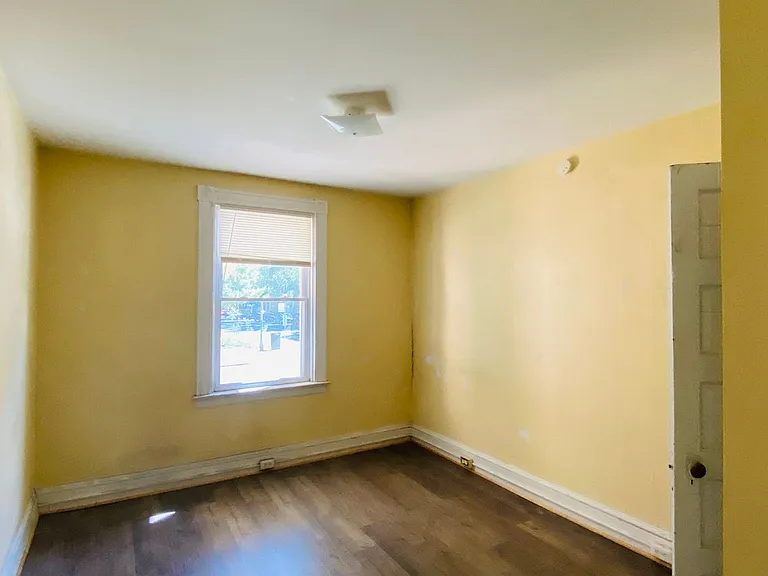 2 N. Dooley Ave. — Photo 9