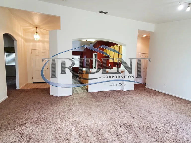602 Carpenter Way — Photo 5