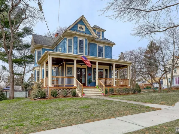 390 Larch Ave, Bogota, NJ 07603