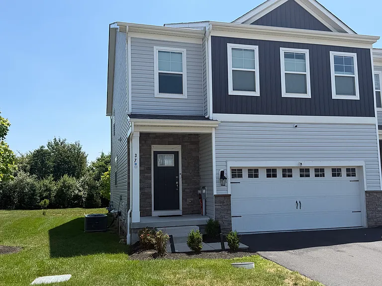 37 Hummingbird Ln — Photo 2