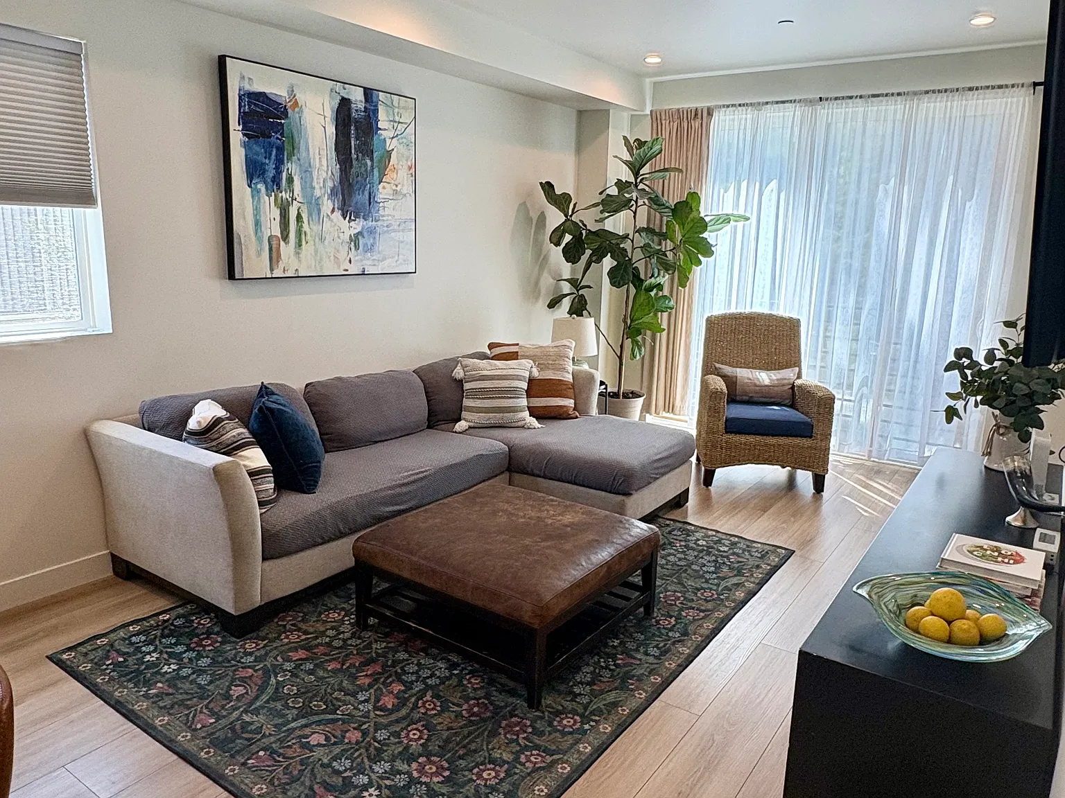 3 bed, 3.5 bath, 1750 sqft, $6,500 — Photo 1