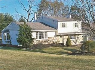 109 Rolling Hills Dr, Holland, PA