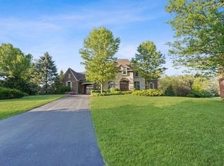 38W320 Yaupon Ct, St Charles, IL 60175