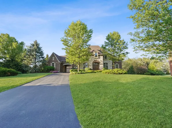 38W320 Yaupon Ct, St Charles, IL 60175