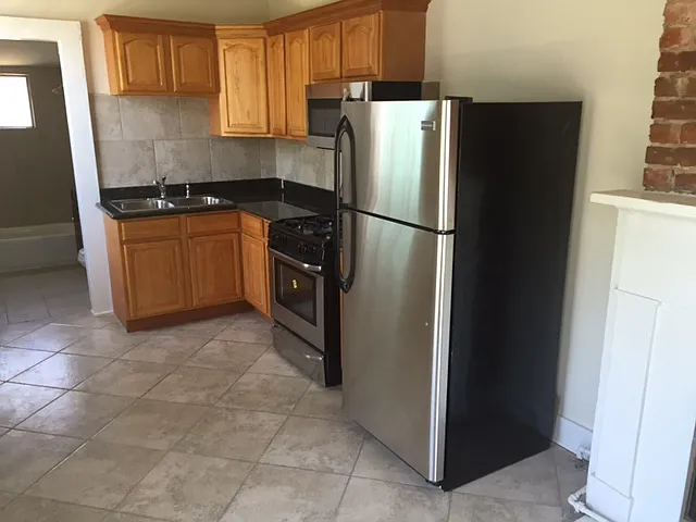 814 Philip St — Photo 12