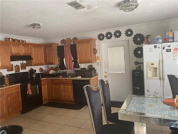 2nd image of 409 Kostmayer Ave