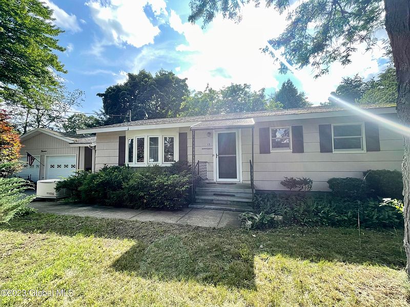 4th image of 13 Arbutus Drive