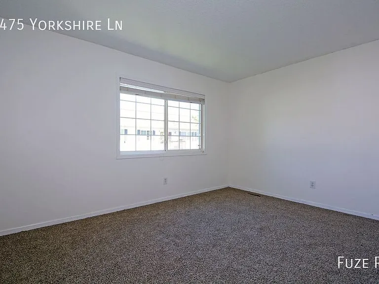 1475 Yorkshire Ln — Photo 15