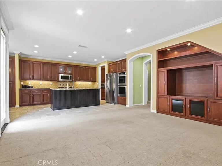 823 Canterbury Ln — Photo 12