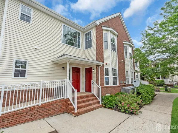 116 Forest Dr, Piscataway, NJ 08854