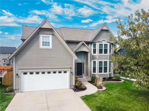 15802 S Apache St, Olathe, KS 66062