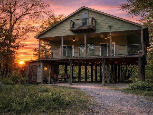 794 Rio Luna, Bandera, TX 78003