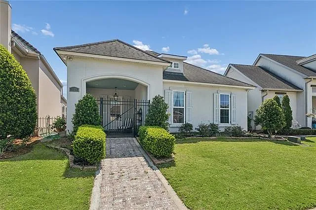 725 S Corniche Du Lac — Photo 2