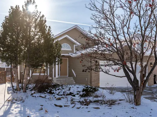 58 N Edgevalley Close NW, Calgary, AB T3A 5E4