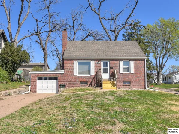 5515 Woodlawn Ave, Ralston, NE 68127