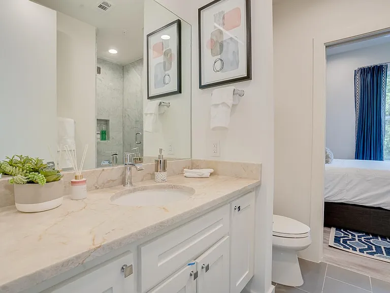 4508 Gilbert Ave #C — Photo 7