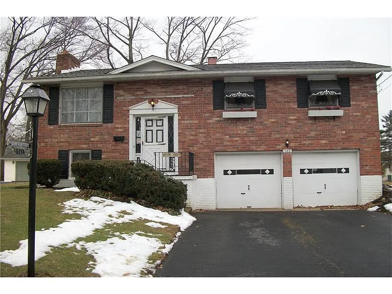1369 Skyline Dr photo 1