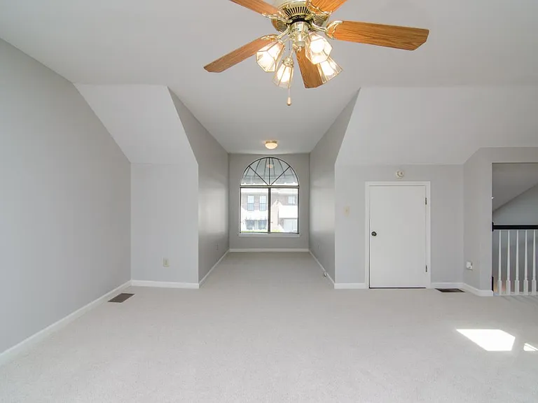 254 Glenstone Cir — Photo 9
