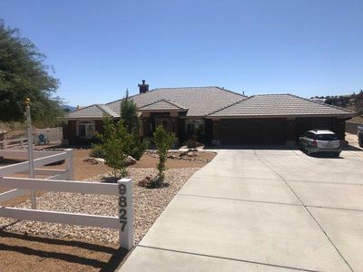 9827 Farmington St, Oak Hills, CA, 92344