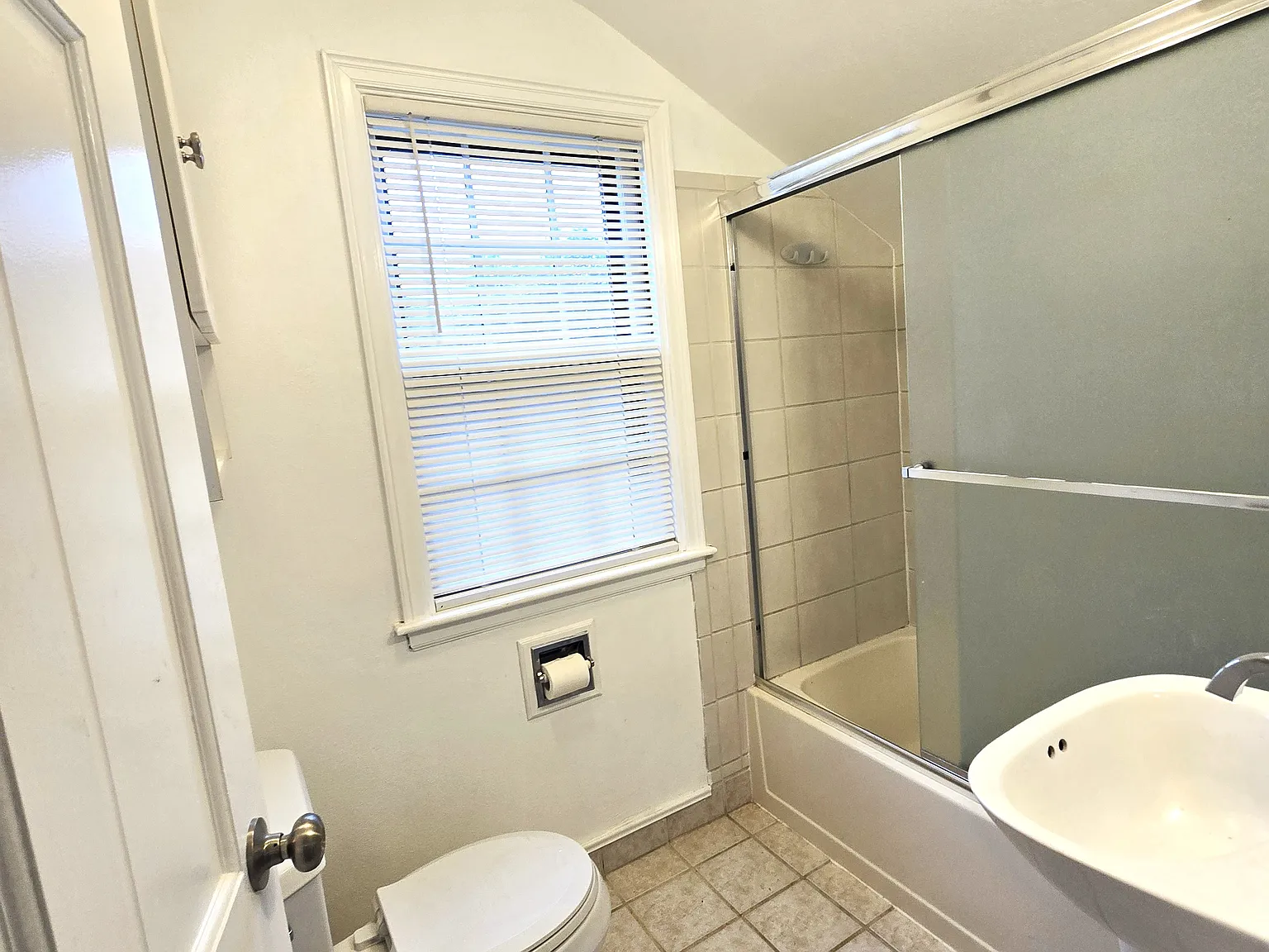 3 bed, 1152 sqft, $1,850 — Photo 4
