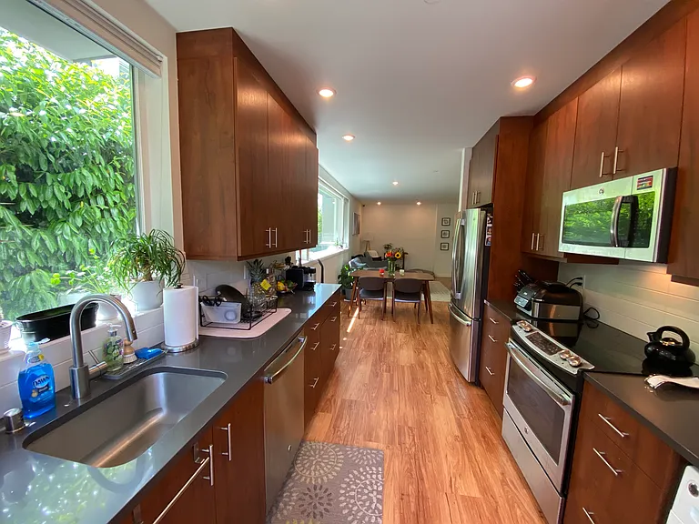 2351 Franklin Ave E #101 — Photo 12
