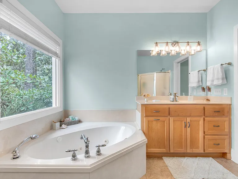 Garden tub with spa jets