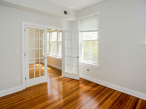 2nd image of 3852-2 N Southport Ave