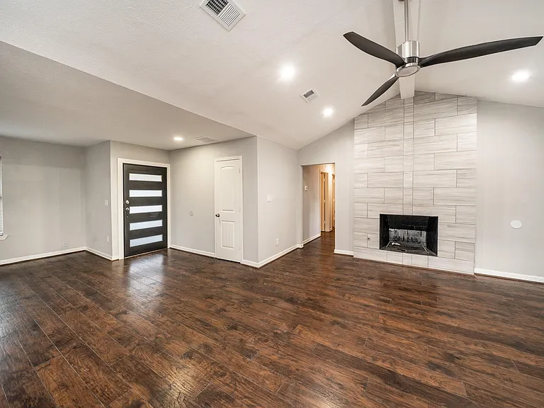 1907 Ashford Hollow Ln — Photo 11